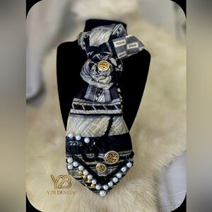 Elegant Black and Gold Women's Scarf